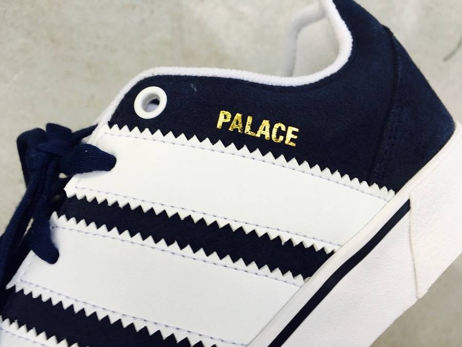 ✦極美品✦ 未使用級 Palace x Adidas コラボ ボディバッグ PALACE×adidas(パレス×アディダス)コラボスニーカーが仲間入り