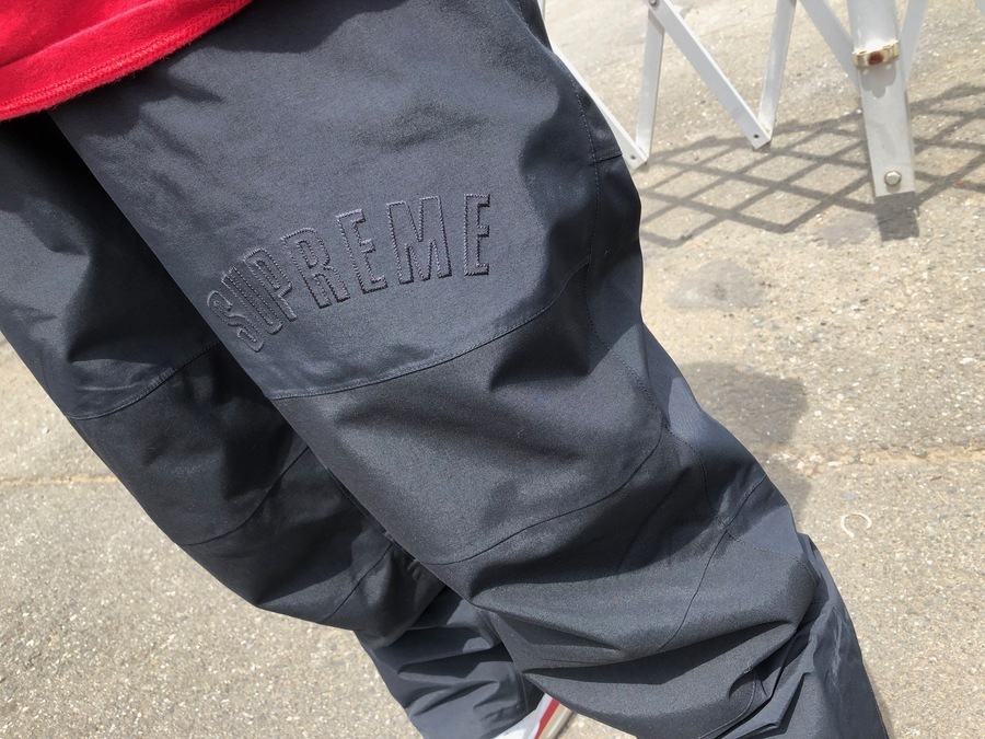 宜しくお願い致しますSUPREME x THE NORTH FACE パンツ