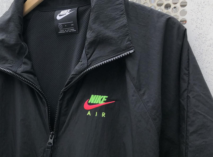 NIKE ウーブンジャケット ネオン