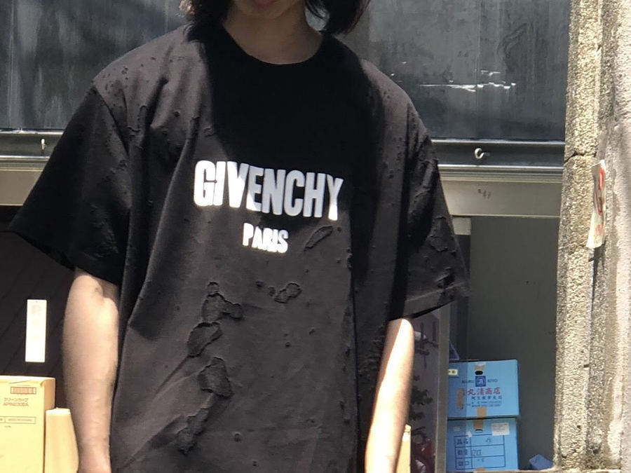 GIVENCHY / ジバンシィ 】よりDestroyed Oversized T-Shirt