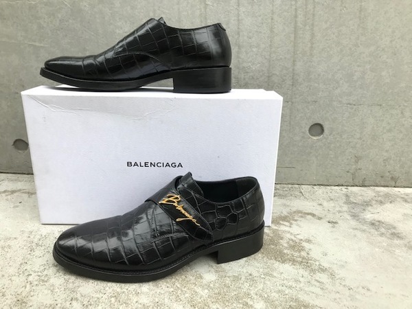 BALENCIAGA / バレンシアガ よりBlack Crocodile Gold Buckle Leather