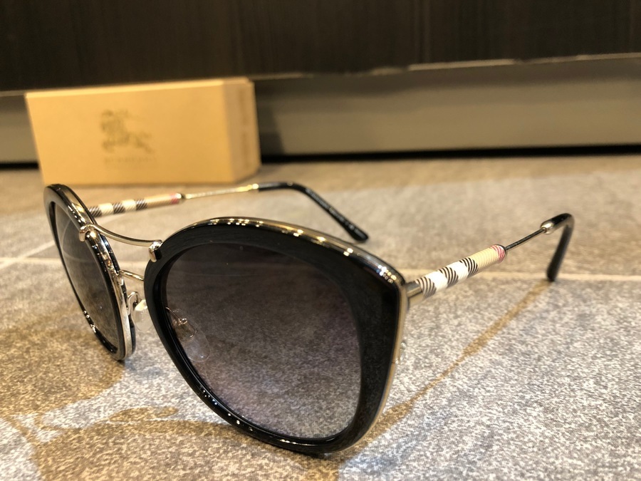 BURBERRY / バーバリー よりノヴァチェック使用のサングラスをご紹介！！[2020.02.04発行]