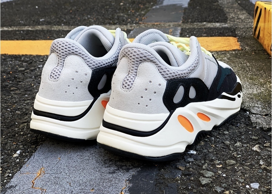 addidasからYeezy Boost 700/ウェーブランナー/イージーブースト