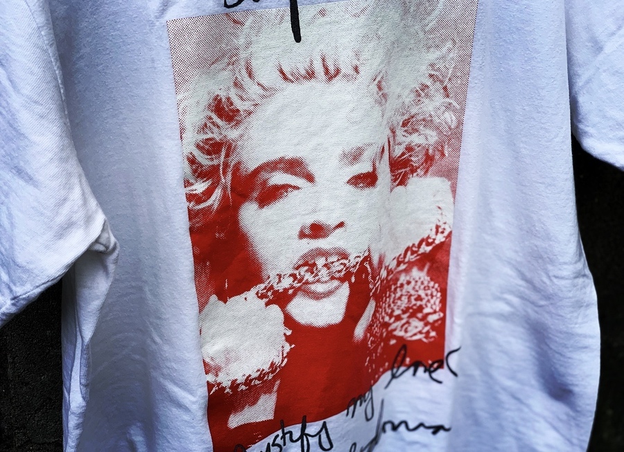 Supreme / シュプリーム より 18AW Madonna Teeのご紹介です