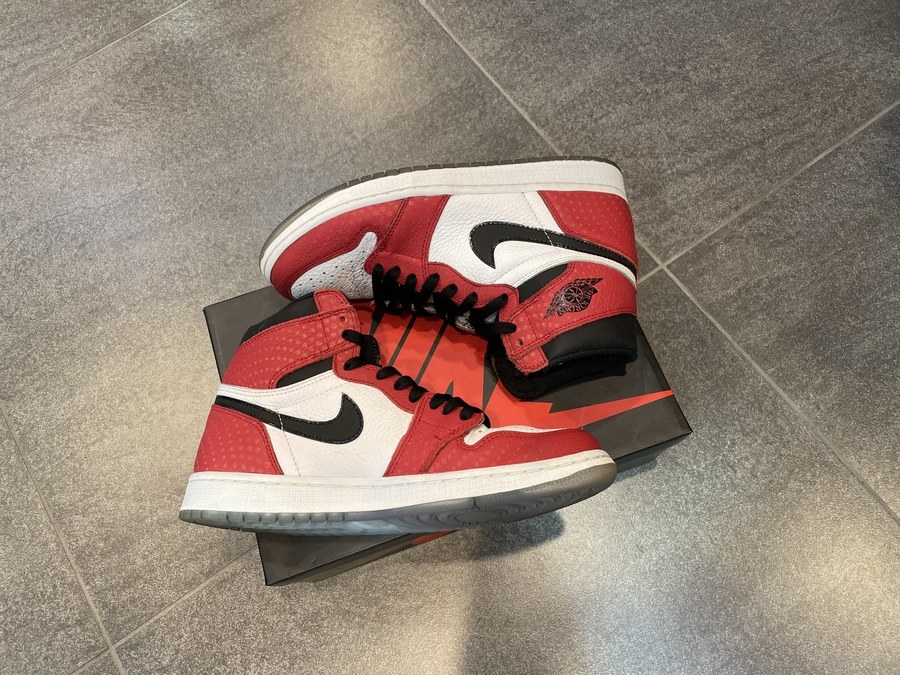 Air jordan 1 mid spider on sale man