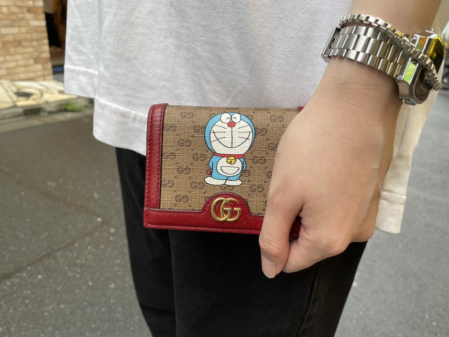 人気NEWGucci ☆大人気☆ GUCCI ドラえもん コラボ 二つ折り財布の通販 by らりるれろ's shop｜グッチならラクマ財布 