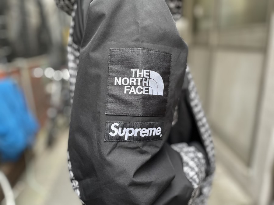 Supreme × THE NORTH FACE マウンテンライトジャケット