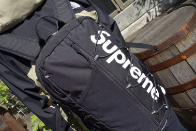 「ストリートブランドのSUPREME 」