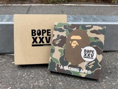 「ストリートブランドのA BATHING APE　XXV 」