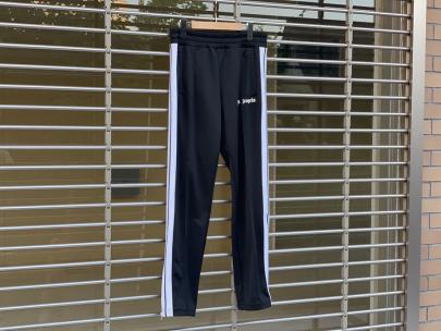 「ストリートブランドのPalm Angels 」