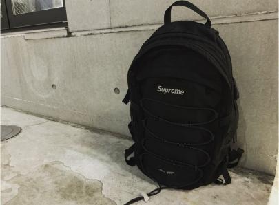 「ストリートブランドのSUPREME 」