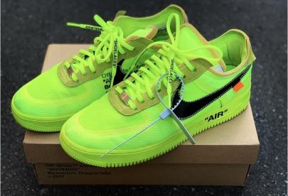 「ストリートブランドのNIKE × OFF-WHITE 」