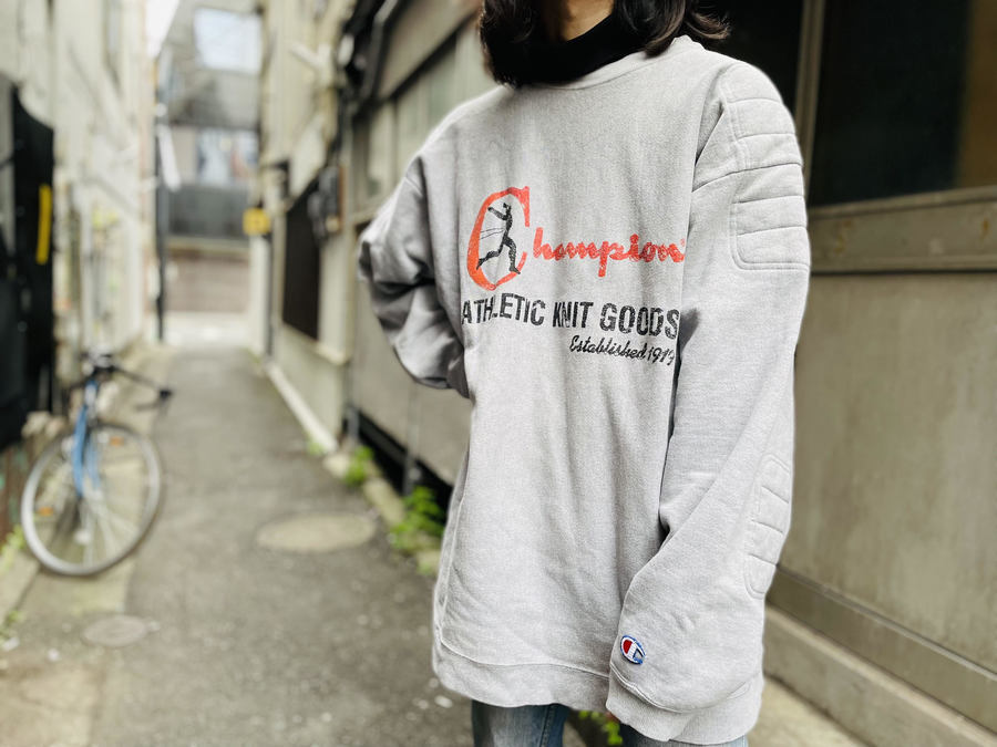 Champion/チャンピオン】より珍しいフットボール使用の90's
