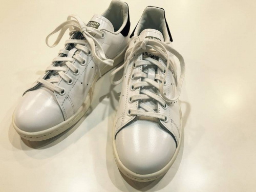 古着のスニーカー