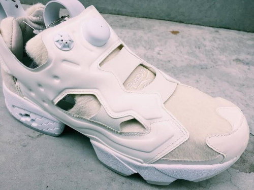 リーボックのpump