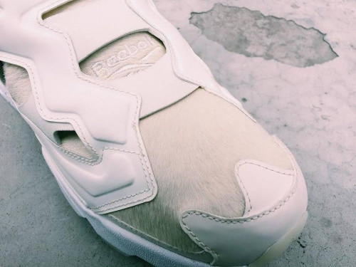 pumpのスニーカー