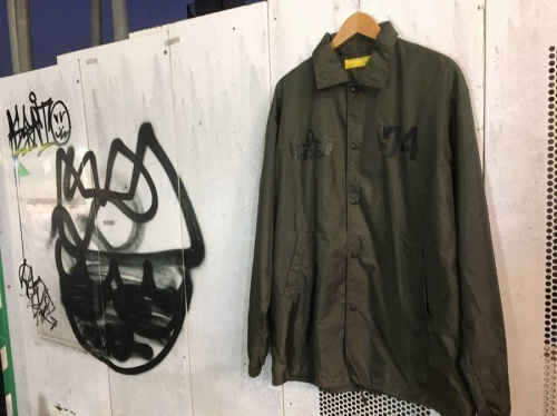 トップスのジャケット