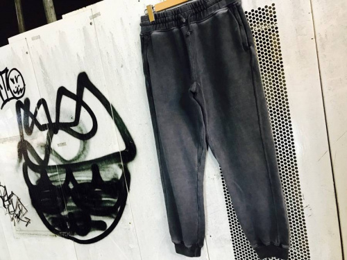 メンズのボトムス