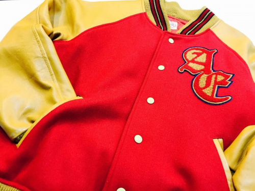 トップスのスタジアムジャンパー