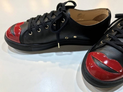 ブランドのシューズ