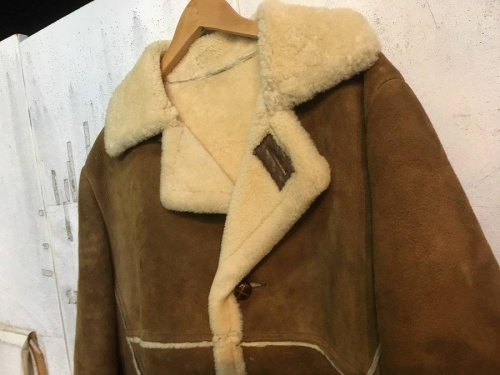 トップスのムートンコート