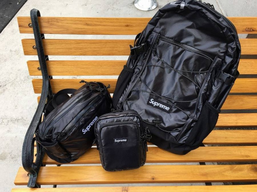 メンズのバッグ