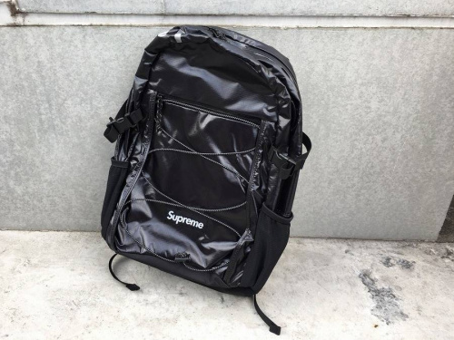 バッグのSUPREME