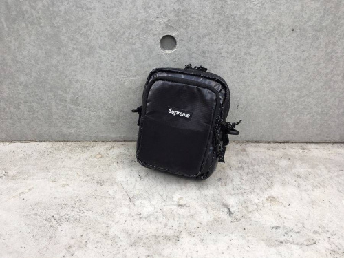 SUPREMEの古着