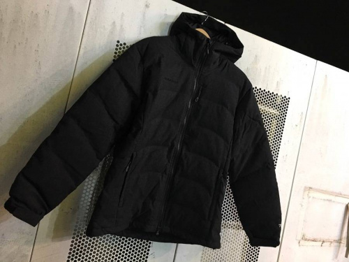 トップスのダウンジャケット