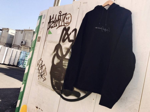 トップスのパーカー