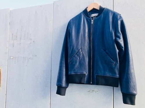 トップスのブルゾン