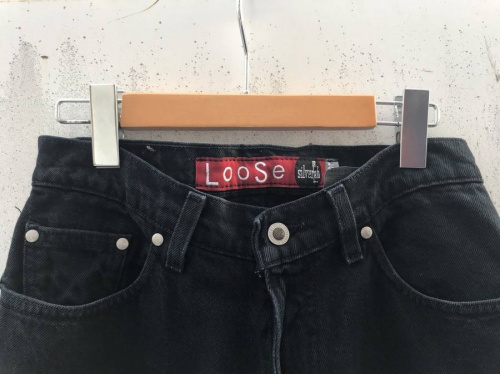 デニムのジーンズ