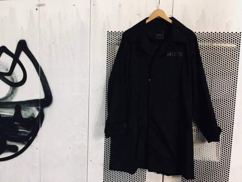 トップスのステンカラーコート