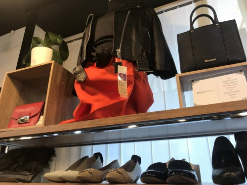 ブランドの小物