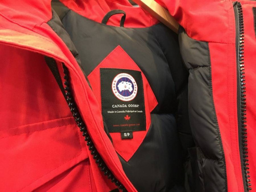 マウンテンパーカーのCANADA GOOSE