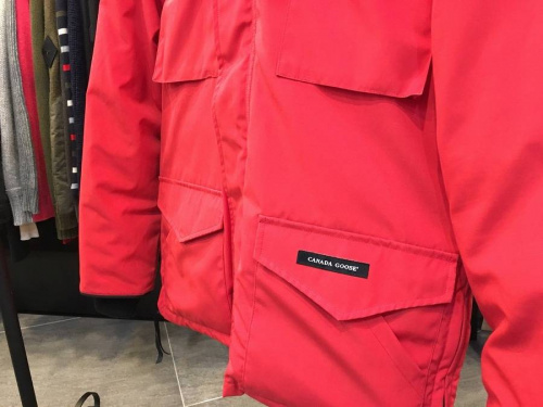 CANADA GOOSEの下北沢