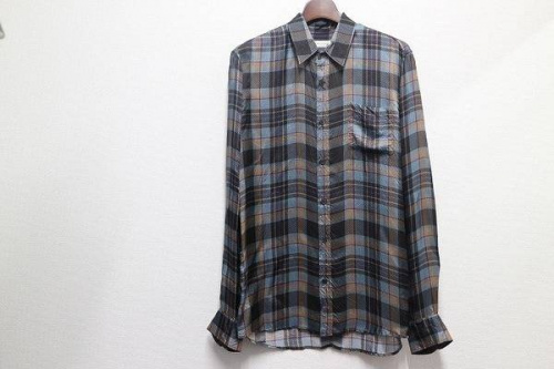 トップスの長袖シャツ