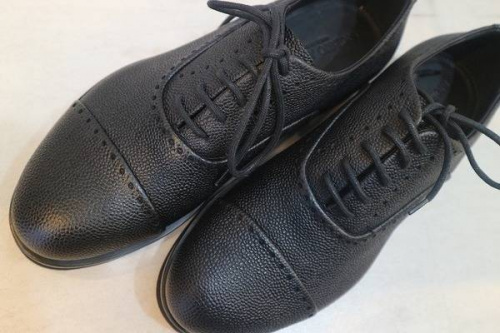 シューズのアルマーニ