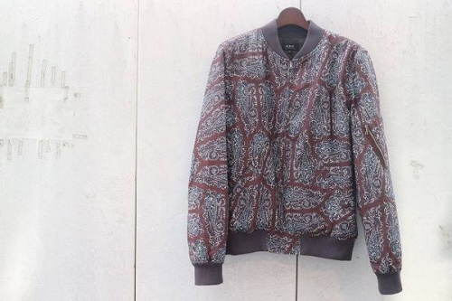 トップスのジャケット