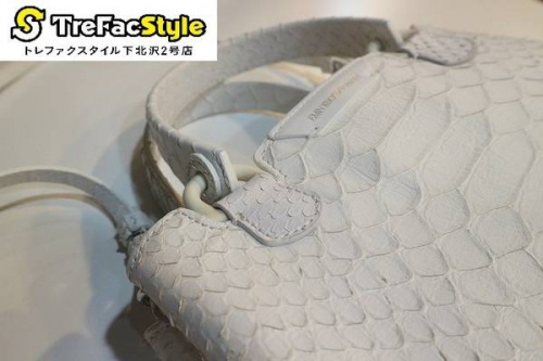 ラグジュアリーブランドのEMPORIOARMANI