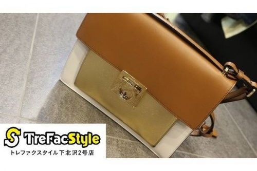 スニーカーのバッグ