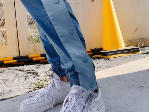 adidas NIKEのアディダス　ナイキ