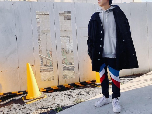 トラックパンツ　コーデ