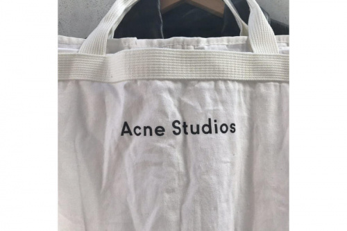 acnestudiosのアクネストゥディオズ