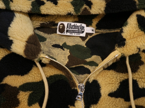 ベイプアベイシングエイプのカモフラパーカー