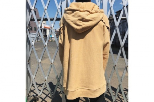 ファセッタズムのパーカー