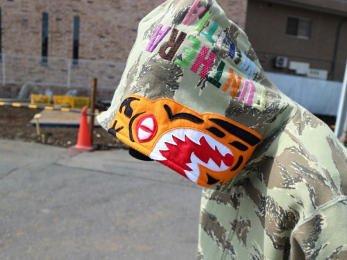 camo tiger full zip hoodieのパーカー