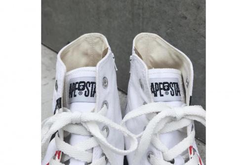 エイプのハイカットスニーカー