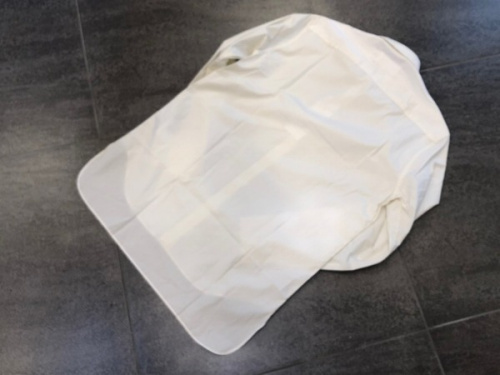 トップスのラペル