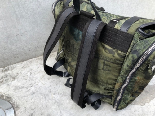 バックパックのジバンシィ